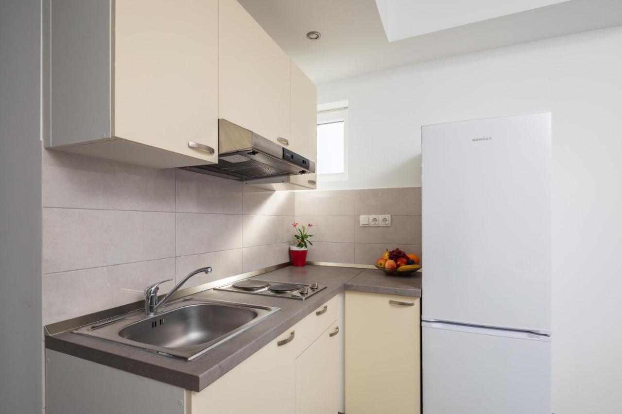 Apartments Ivan Оміш Екстер'єр фото