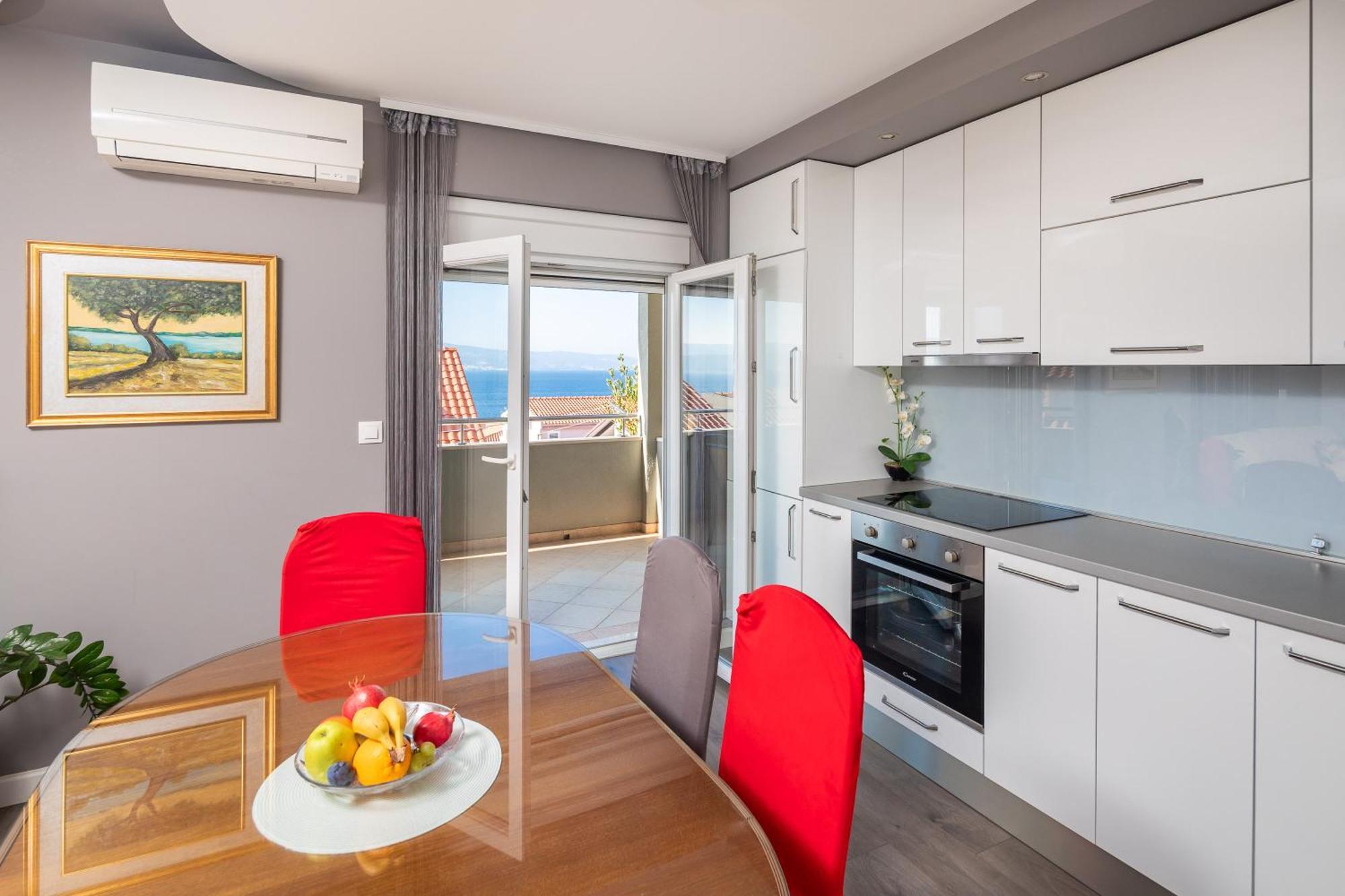 Apartments Ivan Оміш Екстер'єр фото