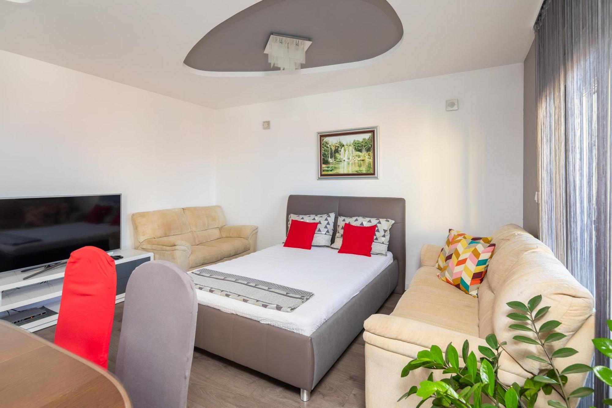 Apartments Ivan Оміш Екстер'єр фото