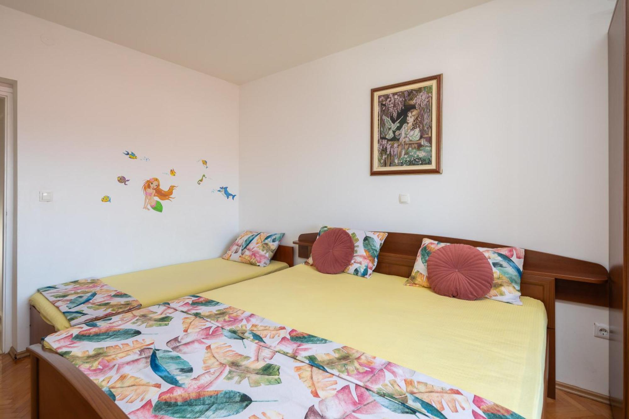 Apartments Ivan Оміш Екстер'єр фото