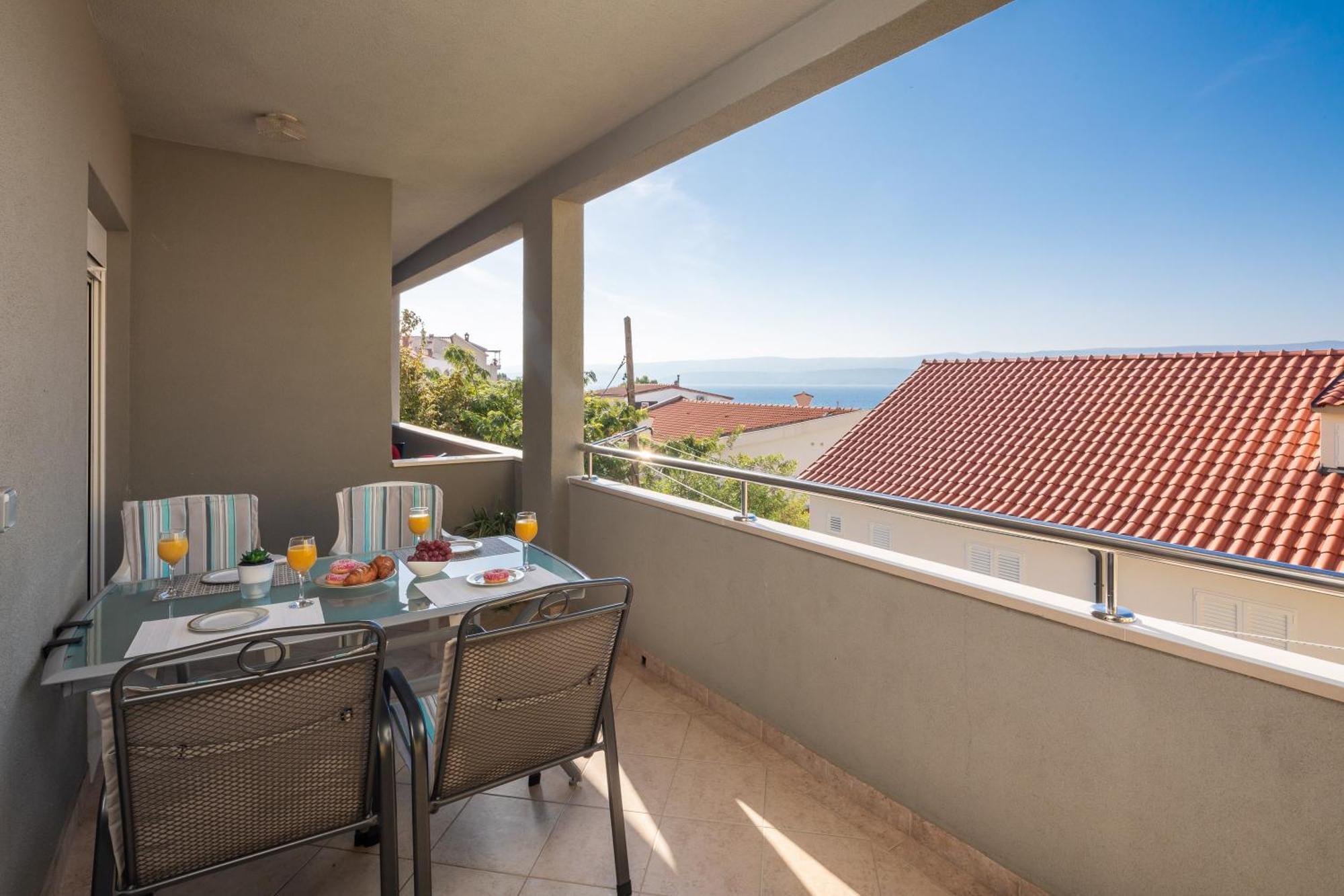 Apartments Ivan Оміш Екстер'єр фото
