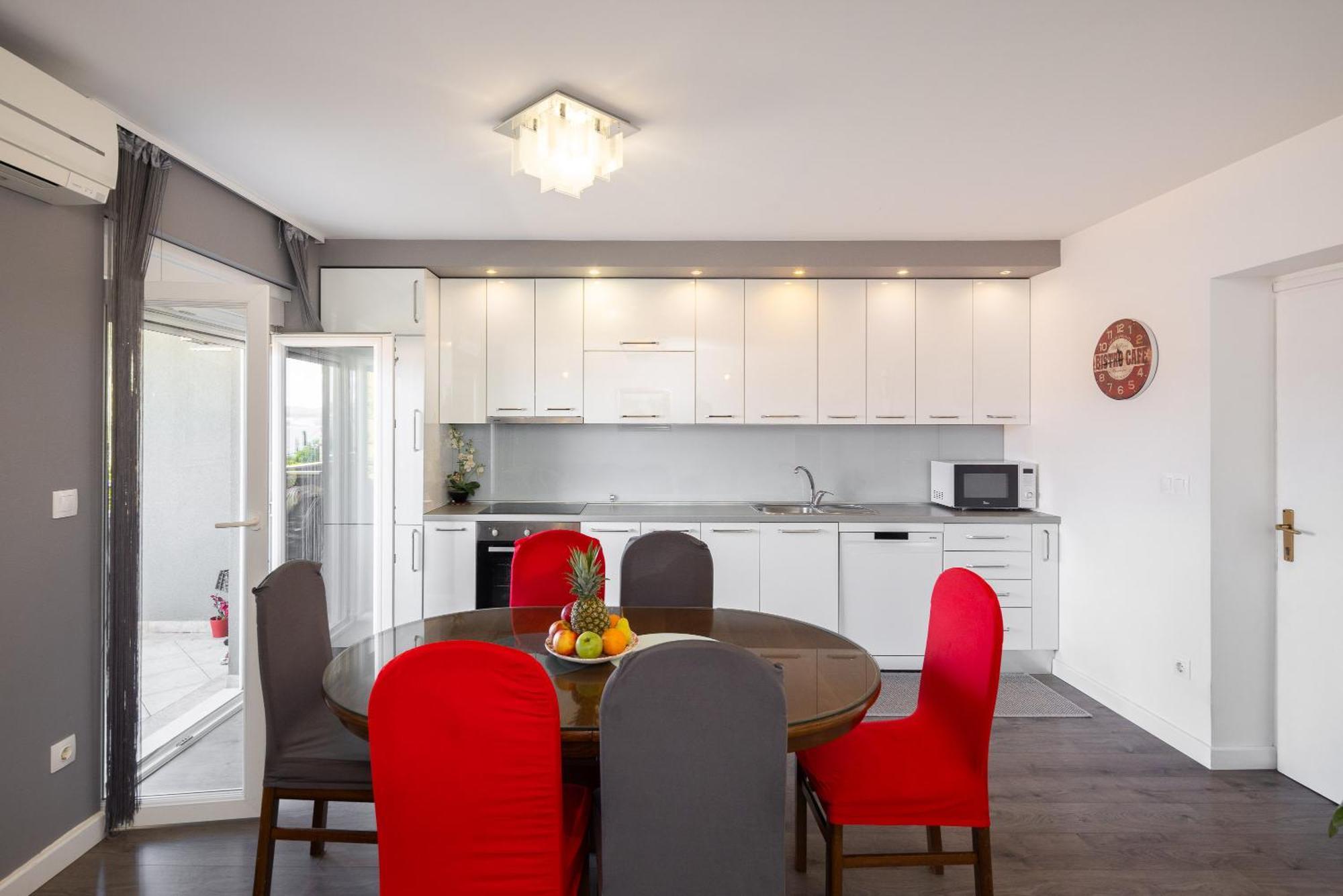 Apartments Ivan Оміш Екстер'єр фото
