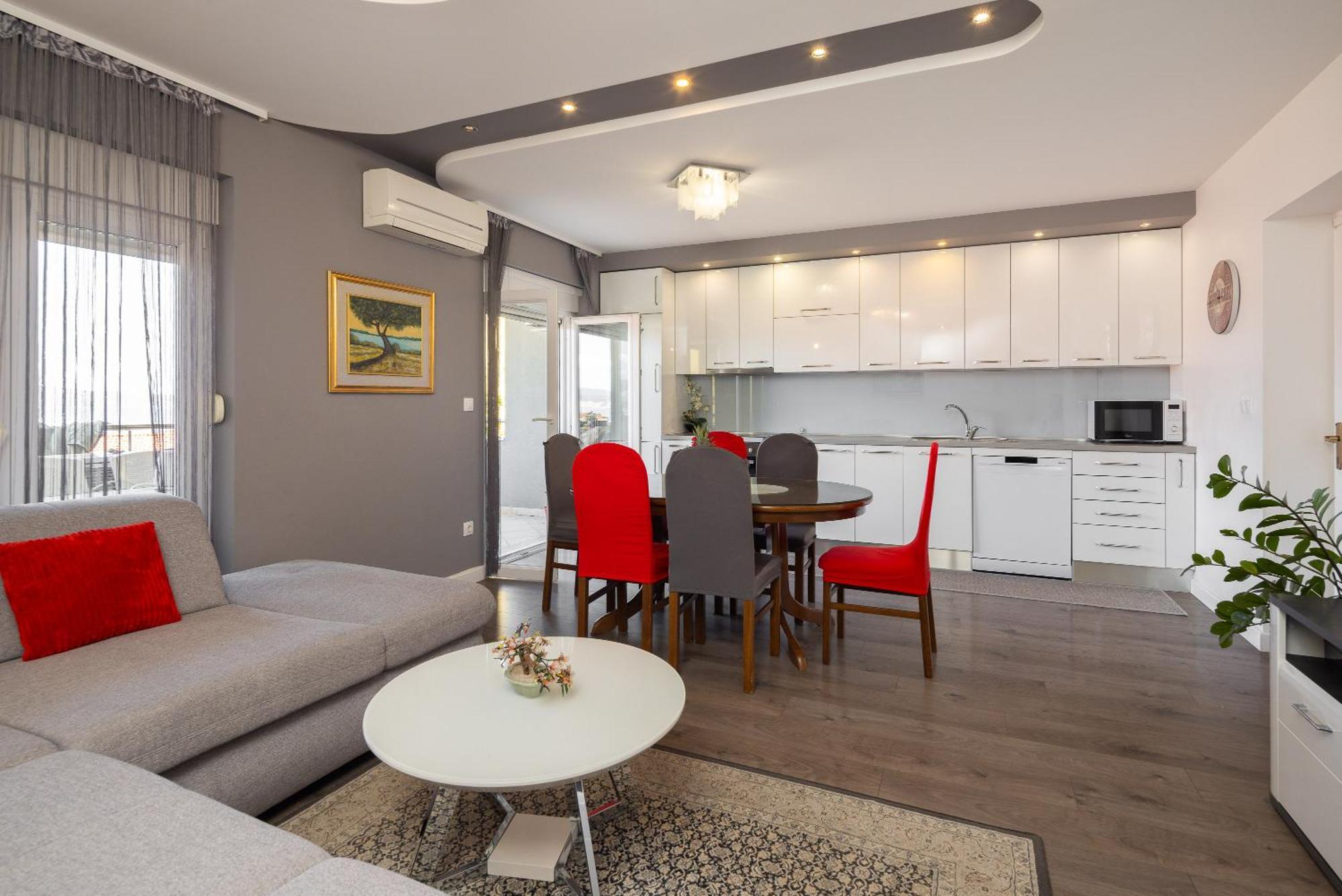 Apartments Ivan Оміш Екстер'єр фото